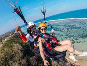 Bali Paragliding and Uluwatu Sunset Tour